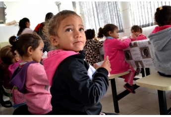Crianças da EMEI Cantinho da Criança foram recebidas no quartel da Polícia Militar de Adamantina (Foto: Acácio Rocha).