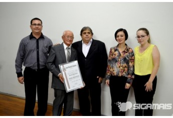 Câmara Municipal entrega título de Cidadão Adamantinense a Karimata