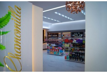 Pharmácia Chamomilla apresenta seu novo espaço, no mesmo endereço: Rua Deputado Salles Filho, 363, centro de Adamantina (Foto: Maikon Moraes).