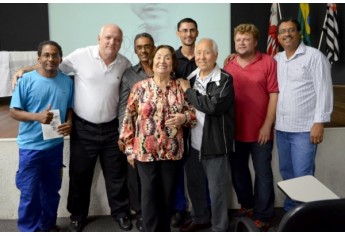 Noite de autógrafos marca lançamento de “Duas Escolhas”