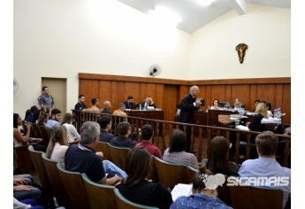 Plenário do Tribunal do Júri de Osvaldo Cruz. (Foto: Acácio Rocha)