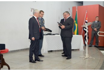 Solenidade do Poder Judiciário homenageia autoridades em Adamantina, na passagem do Dia do Patrono do Fórum local (Foto: Maikon Moraes/Siga Mais).