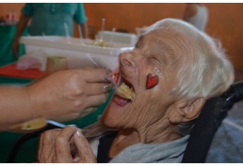 Pacientes aniversariantes do “Pai Nosso Lar” têm comemoração