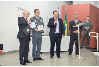 Solenidade do Poder Judiciário homenageia autoridades em Adamantina, na passagem do Dia do Patrono do Fórum local (Foto: Maikon Moraes/Siga Mais).