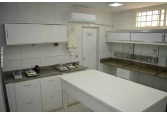 Estrutura de laboratório da Pharmácia Chamomilla, com equipamentos de alta tecnologia (Foto: Maikon Moraes).