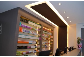 Pharmácia Chamomilla apresenta seu novo espaço, no mesmo endereço: Rua Deputado Salles Filho, 363, centro de Adamantina (Foto: Maikon Moraes).