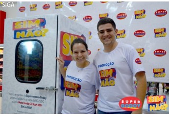 Godoy entrega moto e mais de 70 prêmios na cabine do Sim ou Não