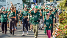 Caminhada Unimed reúne participantes em Adamantina e arrecada leite para instituições