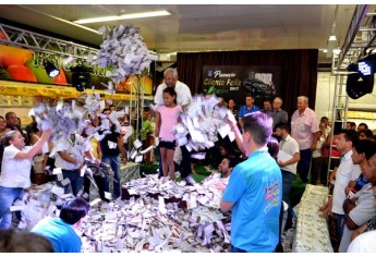 Sorteio foi realizado diante do público, na Cocipa, em Inúbia Paulista, neste sábado (Foto: Maikon Moraes).