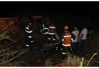 Acidente gravíssimo na SP-425 em Parapuã (Fotos: Cristiano Nascimento/Rádio Metrópole FM).