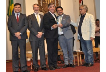 Adamantina recebe no Palácio dos Bandeirantes a certificação Programa Município Verde Azul (Foto: Da Assessoria).