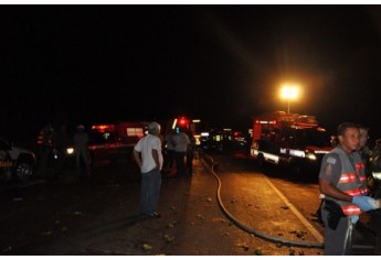 Acidente gravíssimo na SP-425 em Parapuã (Fotos: Cristiano Nascimento/Rádio Metrópole FM).