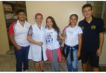 Arrecadação feita por alunos da Etec Amim Jundi foi destinada a entidades assistenciais de Osvaldo Cruz (Foto: Da Assessoria).