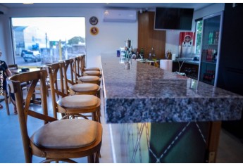 Mosconi Bar: novo espaço com petiscaria, porções, serviço de restaurante e bebidas nacionais e importadas (Foto: Acácio Rocha).