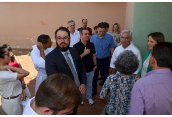 Frei Francisco, da Associação e Fraternidade São Francisco de Assis na Providência de Deus, é recebido em Adamantina (Foto: Maikon Moraes/Siga Mais).