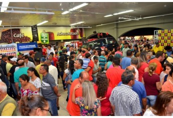 Sorteio foi realizado diante do público, na Cocipa, em Inúbia Paulista, neste sábado (Foto: Maikon Moraes).
