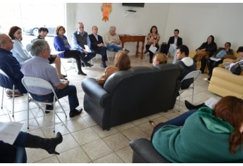 Entidades ligadas aos profissionais da educação cobram medidas do governo estadual (Foto: Acácio Rocha).