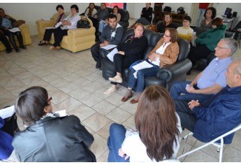 Entidades ligadas aos profissionais da educação cobram medidas do governo estadual (Foto: Acácio Rocha).