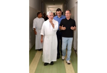 Frei Francisco, da Associação e Fraternidade São Francisco de Assis na Providência de Deus, é recebido em Adamantina (Foto: Maikon Moraes/Siga Mais).