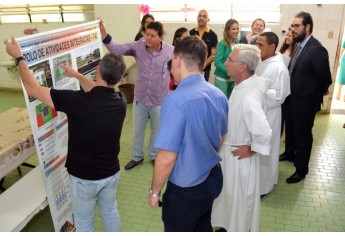 Frei Francisco, da Associação e Fraternidade São Francisco de Assis na Providência de Deus, é recebido em Adamantina (Foto: Maikon Moraes/Siga Mais).