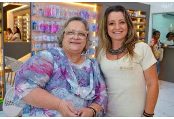 Nesta segunda-feira (12) foi reinaugurada a Pharmacia Chamomilla. A nova fase marca seus 35 anos em Adamantina, agora em novo espaço, no mesmo endereço (Foto: Maikon Moraes).