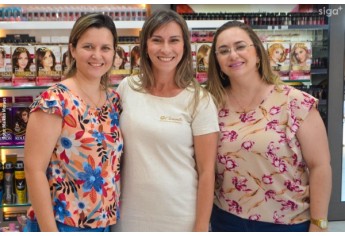 Nesta segunda-feira (12) foi reinaugurada a Pharmacia Chamomilla. A nova fase marca seus 35 anos em Adamantina, agora em novo espaço, no mesmo endereço (Foto: Maikon Moraes).