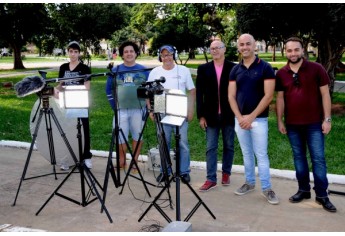 Tupã recebe exibição do documentário Flores Secas