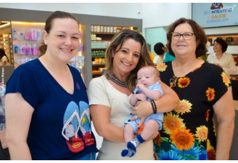 Nesta segunda-feira (12) foi reinaugurada a Pharmacia Chamomilla. A nova fase marca seus 35 anos em Adamantina, agora em novo espaço, no mesmo endereço (Foto: Maikon Moraes).