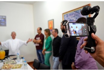 Frei Francisco, da Associação e Fraternidade São Francisco de Assis na Providência de Deus, é recebido em Adamantina (Foto: Maikon Moraes/Siga Mais).