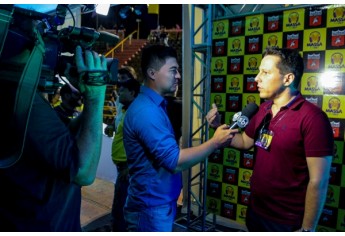 Andrey Negroni, administrador do PAI Nosso Lar, em entrevista ao SBT, no front stage do Show da Massa FM, ontem, em Adamantina (Foto: Maikon Moraes).
