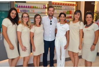 Nesta segunda-feira (12) foi reinaugurada a Pharmacia Chamomilla. A nova fase marca seus 35 anos em Adamantina, agora em novo espaço, no mesmo endereço (Foto: Maikon Moraes).