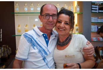 Nesta segunda-feira (12) foi reinaugurada a Pharmacia Chamomilla. A nova fase marca seus 35 anos em Adamantina, agora em novo espaço, no mesmo endereço (Foto: Maikon Moraes).