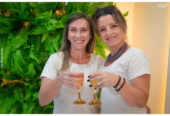 Nesta segunda-feira (12) foi reinaugurada a Pharmacia Chamomilla. A nova fase marca seus 35 anos em Adamantina, agora em novo espaço, no mesmo endereço (Foto: Maikon Moraes).