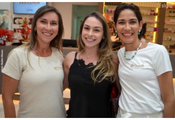 Nesta segunda-feira (12) foi reinaugurada a Pharmacia Chamomilla. A nova fase marca seus 35 anos em Adamantina, agora em novo espaço, no mesmo endereço (Foto: Maikon Moraes).