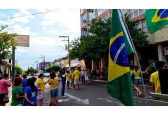 Adamantina tem manifestação contra corrupção