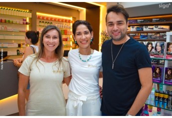 Nesta segunda-feira (12) foi reinaugurada a Pharmacia Chamomilla. A nova fase marca seus 35 anos em Adamantina, agora em novo espaço, no mesmo endereço (Foto: Maikon Moraes).