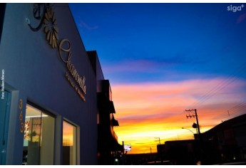 Nesta segunda-feira (12) foi reinaugurada a Pharmacia Chamomilla. A nova fase marca seus 35 anos em Adamantina, agora em novo espaço, no mesmo endereço (Foto: Maikon Moraes).