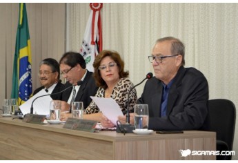 Em cerimônia marcada pela emoção, Passarinho recebe título de Cidadão Adamantinense