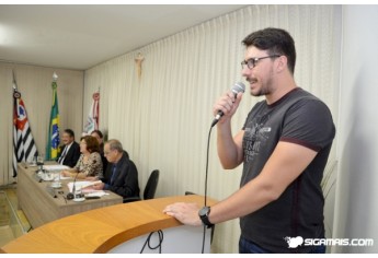 Em cerimônia marcada pela emoção, Passarinho recebe título de Cidadão Adamantinense