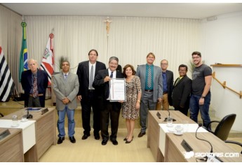 Em cerimônia marcada pela emoção, Passarinho recebe título de Cidadão Adamantinense