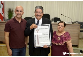 Em cerimônia marcada pela emoção, Passarinho recebe título de Cidadão Adamantinense