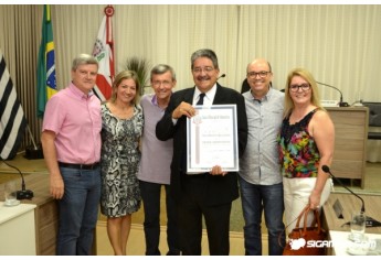 Em cerimônia marcada pela emoção, Passarinho recebe título de Cidadão Adamantinense