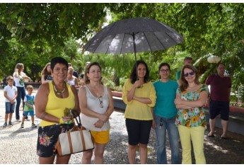 Mesmo com a chuva que antecedeu o horário da manifestação, público participou (Foto: Acácio Rocha).