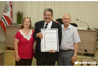 Em cerimônia marcada pela emoção, Passarinho recebe título de Cidadão Adamantinense