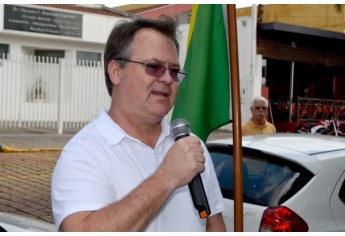 Promotor de Justiça Reginaldo César Faquim participou do ato público e destacou esforço dos parlamentares em tentar intimidar aqueles que investigam a corrupção (Foto: Acácio Rocha).