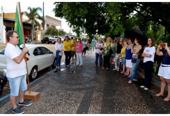 Promotor de Justiça Reginaldo César Faquim participou do ato público e destacou esforço dos parlamentares em tentar intimidar aqueles que investigam a corrupção (Foto: Acácio Rocha).