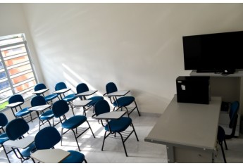 Espaços para aulas e laboratórios ocupam estrutura das novas instalações  do CENAIC e o Polo Anhanguera em Adamantina (Foto: Maikon Moraes).