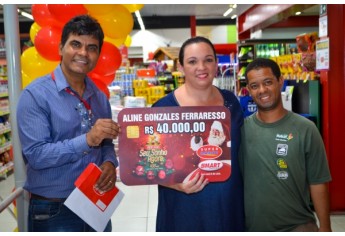 Aline Gonzales Ferraresso, de Adamantina, fez suas compras no Supermercado Godoy e ganhou prêmio de R$ 40 mil (Foto: Maikon Moraes).
