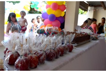 Festa para crianças é realizada há 30 anos, por iniciativa e liderança da administradora Vera Lúcia de Assunção (Foto: Maikon Moraes/Siga Mais).
