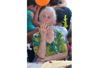 Festa para crianças é realizada há 30 anos, por iniciativa e liderança da administradora Vera Lúcia de Assunção (Foto: Maikon Moraes/Siga Mais).